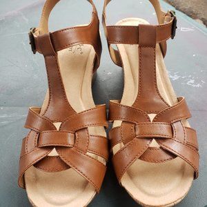 b.o.c. Jaquet T-Strap Wedge Sandal Size 11 NWOB